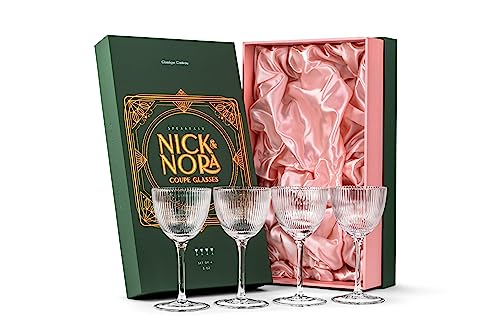 GLASSIQUE CADEAU Vintage Art Deco Nick Nora Coupe Gläser | 4er Set | 150 ml Kristall Gerippte Retro Cocktailgläser mit Stiel für Klassische Gin Cocktails von GLASSIQUE CADEAU