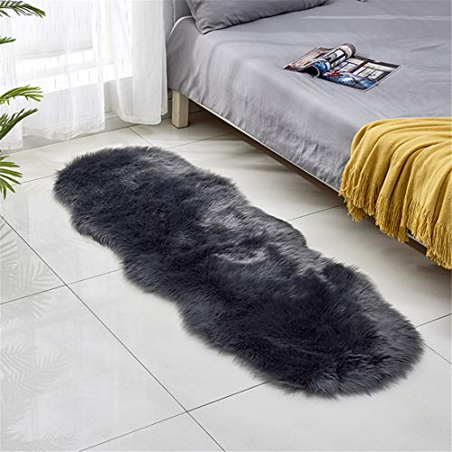 GLITZFAS Künstliche Schaffell Teppich,Kunstfell in Super weich Lammfellimitat Teppich Longhair Fell Optik Nachahmung Wolle Bettvorleger Sofa Matte,60 * 180cm (Dunkelgrau) von GLITZFAS