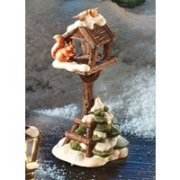 Winterliche Szene: Tolle Himmelsboten im Winterwald von GOEBEL