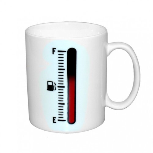 GOODS+GADGETS Animierte Tee Tasse Kaffeetasse wärmeempfindlicher Retro Kaffeebecher mit Thermoeffekt Farbwechsel Motivwechsel (Tank Up) von GOODS+GADGETS