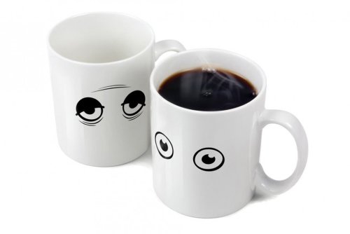 Animierte Tee Tasse Kaffeetasse wärmeempfindlicher Retro Kaffeebecher mit Thermoeffekt Farbwechsel Motivwechsel (Wake Up) von GOODS+GADGETS