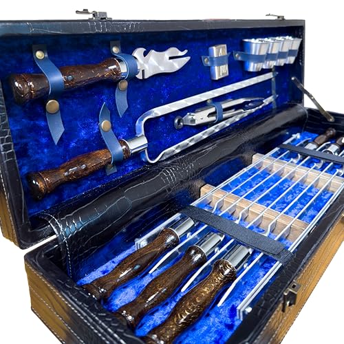 BBQ Grill Geschenkset im Koffer für Männer – Exklusives Grillzubehör Set mit Spießen, Messer, Schnapsgläsern, Grillzange, Feuerzeug & Metallgrill – Outdoor Grillset für Camping & Garten BBQ Grill Geschenkset im Koffer für Männer – Exklusives Grillzubehör Set mit Spießen, Messer, Schnapsgläsern, Grillzange, Feuerzeug & Metallgrill – Outdoor Grillset für Camping & Garten von GOROCH