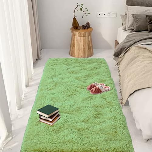 Flauschige Teppiche 70 x 180 cm Anti-Rutsch Unterseite Weicher Fell Carpet Wohnkultur für Schlafzimmer Kinderzimmer Wohnzimmer, Grün von GOUTUI
