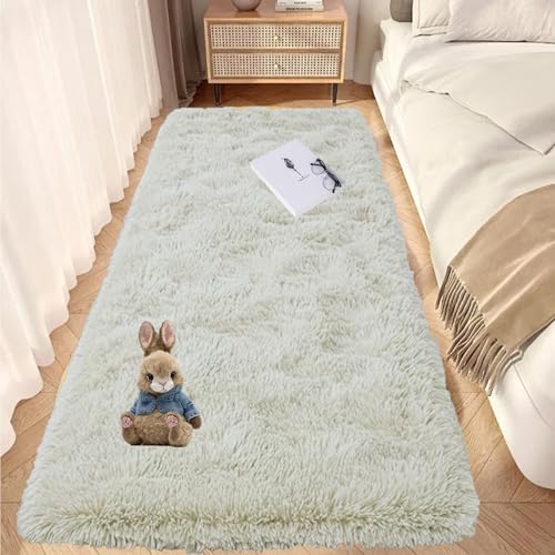 GOUTUI Flauschige Teppiche 75 x 130 cm Flauschig Felloptik Shaggy Weich Teppich Pflegeleicht Und Einfarbig Für Schlafzimmer Kinderzimmer Wohnzimmer, Weiß von GOUTUI