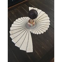 Hübsches Gehäkeltes Spitzendeckchen Für Den Tisch, Tischdecke Und Dekoration von GPcrochet