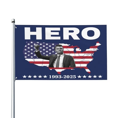 Hero Charlie Kirk Flagge 4x6 Flaggen Banner mit Ösen für Indoor Outdoor Rasen Yard Garten Dekoration Hero Charlie Kirk Flagge 4x6 Flaggen Banner mit Ösen für Indoor Outdoor Rasen Yard Garten Dekoration von GQWJKSZ