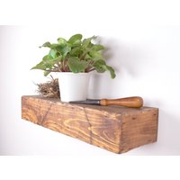 Handgemachtes, Schwebendes Regal Im Shabby Chic Stil von GRAINandGRIT