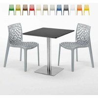 Schwarz Tisch Quadratisch 70x70 cm mit 2 Bunten Stühlen Gruvyer Rum Raisin Schwarz Tisch Quadratisch 70x70 cm mit 2 Bunten Stühlen Gruvyer Rum Raisin von GRAND SOLEIL