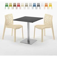 Schwarz Tisch Quadratisch 70x70 cm mit 2 Bunten Stühlen Gruvyer Rum Raisin Schwarz Tisch Quadratisch 70x70 cm mit 2 Bunten Stühlen Gruvyer Rum Raisin von GRAND SOLEIL