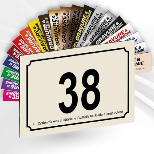 Hausnummer Schild – Personalisierte PVC Außenplatte mit gravierter Nummer & Text – Befestigung mit Klebefolie, Schrauben oder Abdeckkappen – 15 x 10 cm (Beige) von GRAVURE CONCEPT