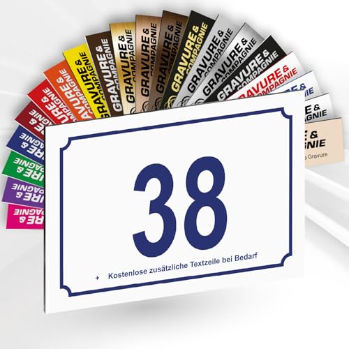 Hausnummer Schild – Personalisierte PVC Außenplatte mit gravierter Nummer & Text – Befestigung mit Klebefolie, Schrauben oder Abdeckkappen – 15 x 10 cm (Weiß mit blauem Text) von GRAVURE CONCEPT