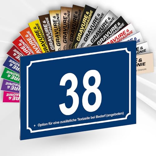 Hausnummer Schild – Personalisierte PVC Außenplatte mit gravierter Nummer & Text – Befestigung mit Klebefolie, Schrauben oder Abdeckkappen – 15 x 10 cm (Blau) von GRAVURE CONCEPT