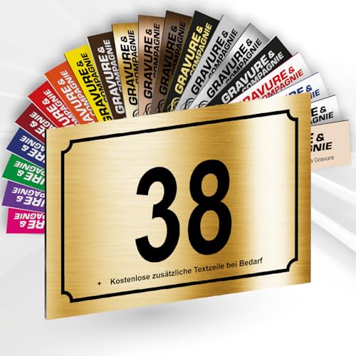 Hausnummer Schild – Personalisierte PVC Außenplatte mit gravierter Nummer & Text – Befestigung mit Klebefolie, Schrauben oder Abdeckkappen – 15 x 10 cm (Metallisch Gold) von GRAVURE CONCEPT