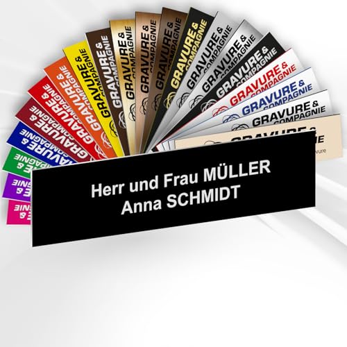 Briefkastenschild – Personalisiertes PVC Namensschild mit Gravur – selbstklebend – 1 bis 3 Zeilen – 10 x 2,5 cm (Schwarz mit weißem Text) von GRAVURE CONCEPT