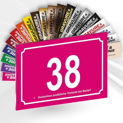 Hausnummer Schild – Personalisierte PVC Außenplatte mit gravierter Nummer & Text – Befestigung mit Klebefolie, Schrauben oder Abdeckkappen – 15 x 10 cm (Rosa) von GRAVURE CONCEPT