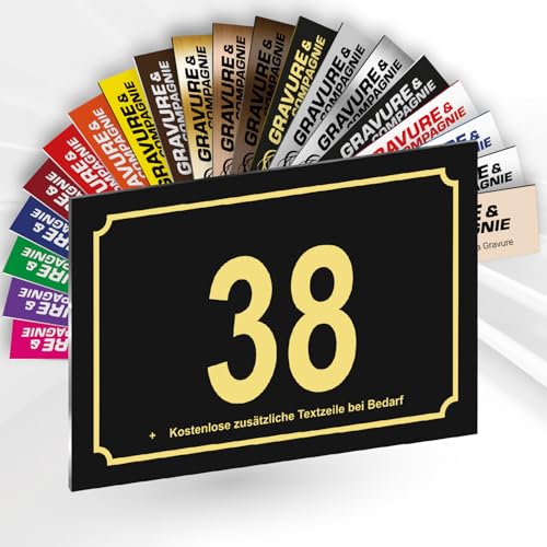Hausnummer Schild – Personalisierte PVC Außenplatte mit gravierter Nummer & Text – Befestigung mit Klebefolie, Schrauben oder Abdeckkappen – 15 x 10 cm (Schwarz mit gelbem Text) von GRAVURE CONCEPT