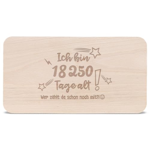 Frühstücksbrettchen mit Gravur - Zum 50. Geburtstag - 18250 Tage alt - Wer zählt da schon noch mit? - Alter in Tagen - Brotbrett aus Buche Holz lustiges Geburtstagsgeschenk von GRAVURZEILE