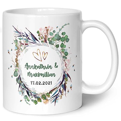 GRAVURZEILE Bedruckte Tasse mit Motiv - Flower Wedding - Personalisiert mit Namen & Datum - Geschenk zur Hochzeit - Geschenk für Sie & Ihn zur Verlobung Valentinstag - Farbe Weiß von GRAVURZEILE