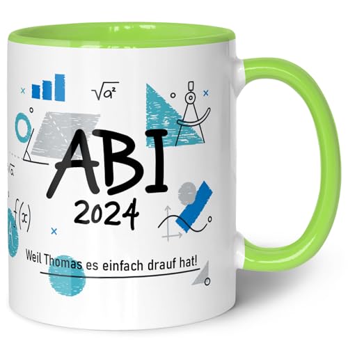 GRAVURZEILE Bedruckte Tasse mit Spruch - Abi 2024 - Personalisiert mit Namen - Geschenk zum Abitur Abschluss - Spülmaschinenfest - Geschenk für Jungen & Mädchen - Farbe: Grün mit Name von GRAVURZEILE