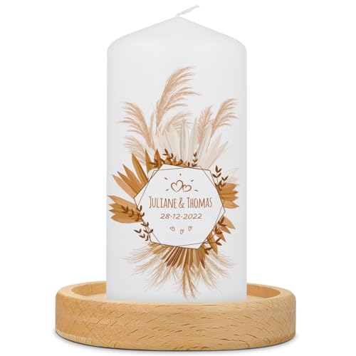 GRAVURZEILE Bedruckte kleine Kerze - Tropical Pampasgras - Personalisierte Kerze mit eigenen Namen & Datum - Geschenk zur Hochzeit an das Brautpaar - Hochwertige Stumpenkerze Weiß 120/58 mm GRAVURZEILE Bedruckte kleine Kerze - Tropical Pampasgras - Personalisierte Kerze mit eigenen Namen & Datum - Geschenk zur Hochzeit an das Brautpaar - Hochwertige Stumpenkerze Weiß 120/58 mm von GRAVURZEILE