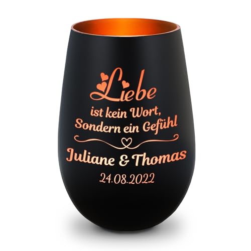 GRAVURZEILE Deko Windlicht aus Glas mit Gravur - Liebe ist kein Wort - Personalisiert mit Namen & Datum - Persönliche Geschenke für Frauen und Männer zur Hochzeit und Verlobung - Schwarz/Bronze von GRAVURZEILE