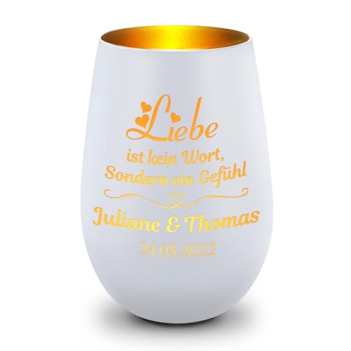 GRAVURZEILE Deko Windlicht aus Glas mit Gravur - Liebe ist kein Wort - Personalisiert mit Namen & Datum - Persönliche Geschenke für Frauen und Männer zur Hochzeit und Verlobung - Weiß/Gold von GRAVURZEILE