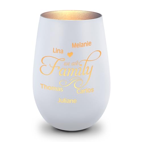 GRAVURZEILE Deko Windlicht aus Glas mit Gravur - We Are Family - Personalisiert mit bis zu fünf Namen - Persönliches Geschenk für Frauen und Männer zum Geburtstag und Weihnachten - Weiß/Silber von GRAVURZEILE