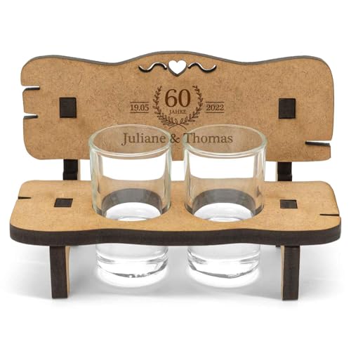 GRAVURZEILE Gravierte Schnapsbank - Diamant Hochzeiten Design - Gravur personalisiert mit Name & Datum - aus MDF Holz - incl. 2X Schnapsglas - Geschenk für die Diamant Hochzeit von GRAVURZEILE
