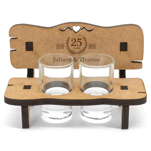 GRAVURZEILE Gravierte Schnapsbank - Silber Hochzeiten Design - Gravur personalisiert mit Name & Datum - aus MDF Holz - incl. 2x Schnapsglas - Geschenk für die Silberhochzeit von GRAVURZEILE