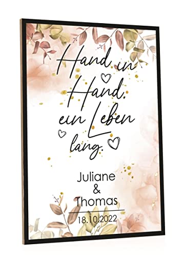 GRAVURZEILE Holzschild mit Spruch - Hand in Hand - Personalisiert mit Namen & Datum - Kunstdrucke auf Holz - Wand Dekoration für Sie & Ihn - Geschenk zur Hochzeit Valentinstag - Farbe: Herbstblätter GRAVURZEILE Holzschild mit Spruch - Hand in Hand - Personalisiert mit Namen & Datum - Kunstdrucke auf Holz - Wand Dekoration für Sie & Ihn - Geschenk zur Hochzeit Valentinstag - Farbe: Herbstblätter von GRAVURZEILE