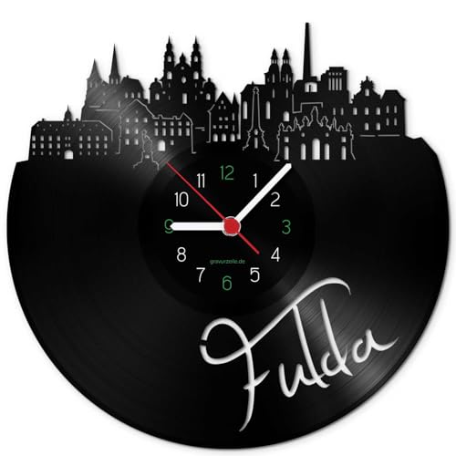 GRAVURZEILE Schallplattenuhr - Skyline Fulda - Wanduhr aus gegossenem Vinyl mit Stadt Skyline 30 cm - Upcycling Design-Uhr Wand-Deko Vintage Wand-Dekoration Retro-Uhr - Made in Germany von GRAVURZEILE