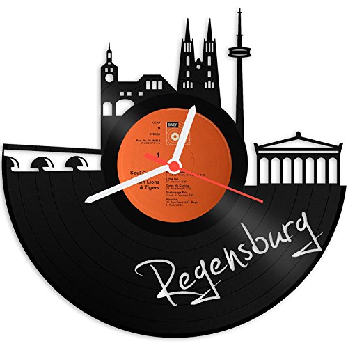 GRAVURZEILE Schallplattenuhr - Skyline Regensburg - Wanduhr aus gegossenem Vinyl mit Stadt Skyline 30 cm - Upcycling Design-Uhr Wand-Deko Vintage-Uhr Wand-Dekoration Retro-Uhr - Made in Germany von GRAVURZEILE