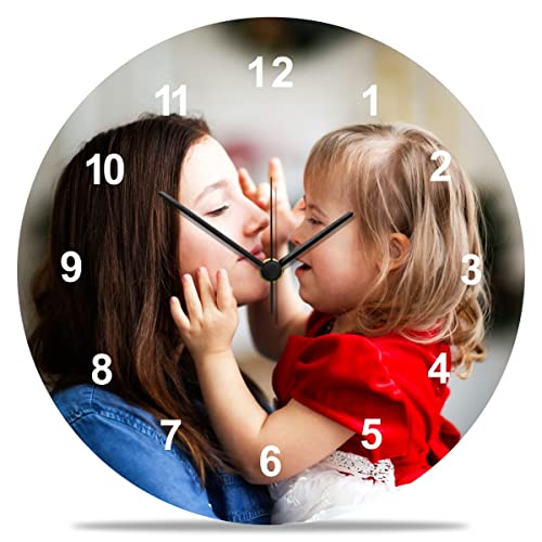 GRAVURZEILE Wanduhr aus Holz - Mit Foto Bild Personalisiert - Geräuscharm kein Ticken - 30 cm Ø - Design, für Wohnzimmer Schlafzimmer & Küche - Geschenk für Mama Papa Freunde & Familie von GRAVURZEILE