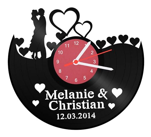 GRAVURZEILE Wanduhr aus Vinyl - ACH Du Liebe Zeit Upcycling Design - Personalisiert mit Name & Datum - Handmade Vintage-Uhr - Wanddekoration im Retro-Design - Made in Germany - Geschenk für Liebende von GRAVURZEILE