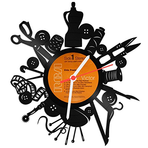 GRAVURZEILE Wanduhr aus Vinyl Schallplattenuhr - Nähen Macht glücklich - Upcycling Design Uhr Wand-Deko Vintage-Uhr Wand-Dekoration Retro-Uhr Made in Germany von GRAVURZEILE