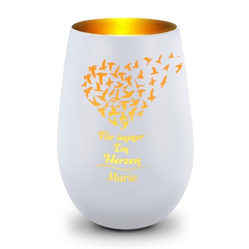GRAVURZEILE Deko Windlicht aus Glas mit Gravur - Für Immer im Herzen - Personalisiert mit Namen - Trauer Windlicht aus Glas - Trauerlicht zur Beerdigung oder als Andenken - Weiß/Gold von GRAVURZEILE