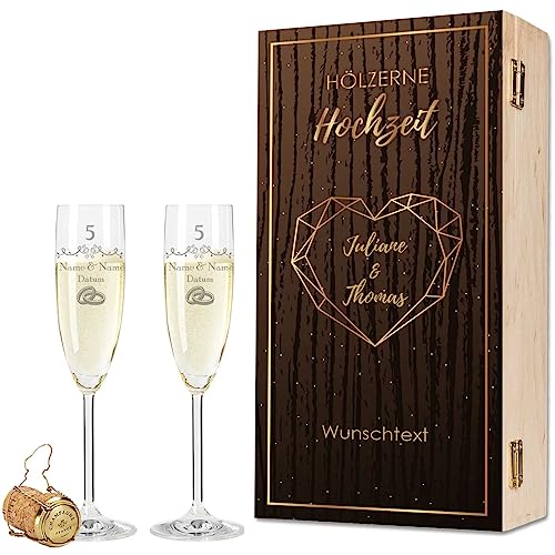 Leonardo Sektgläser mit Gravur - Hölzerne Hochzeit 5 Jahre - Personalisiert mit Namen & Datum inkl. Holzkiste - Geschenk zur Hochzeit Verlobung Jahrestag - Farbe: Sekt von GRAVURZEILE