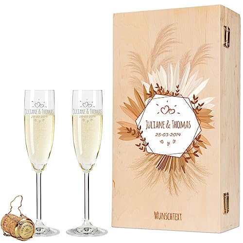 Leonardo Sektgläser mit Gravur - Tropical Pampasgras Design - Personalisiert mit Namen & Datum inkl. Holzkiste - Geschenk zur Hochzeit Verlobung Jahrestag - Farbe: Sekt von GRAVURZEILE