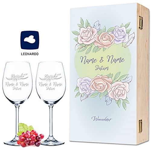 Leonardo Weingläser mit Gravur von Namen & Datum im - Pastel Blue Roses - als Geschenk zur Hochzeit, Verlobung oder zum Jahrestag - inkl. bedruckter Vintage Holzkiste - das Hochzeitsgeschenk von GRAVURZEILE