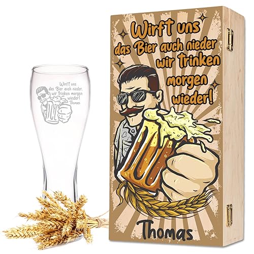 Leonardo Weizenglas mit Gravur - Wirft uns das Bier auch nieder - Personalisiert mit Namen inkl. Holzkiste - Geschenke für Papa zum Vatertag - Geschenk für Bierkenner - Geschenkidee für Ihn - 500 ml von GRAVURZEILE