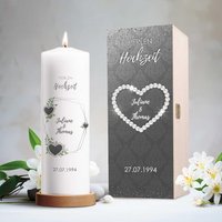 Personalisierte Hochzeitskerze - Perlenhochzeit Personalisiert Mit Namen & Datum Geschenk Zur Perlen Hochzeit Kerze 25x8 cm Personalisierte Hochzeitskerze - Perlenhochzeit Personalisiert Mit Namen & Datum Geschenk Zur Perlen Hochzeit Kerze 25x8 cm von GRAVURZEILEShop