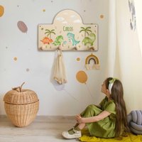 Personalisierte Kinder Garderobe - Dino Mit Name Kinderzimmer Kleiderhaken Aus Holz Für Mädchen & Jungen Kindergarderobe von GRAVURZEILEShop