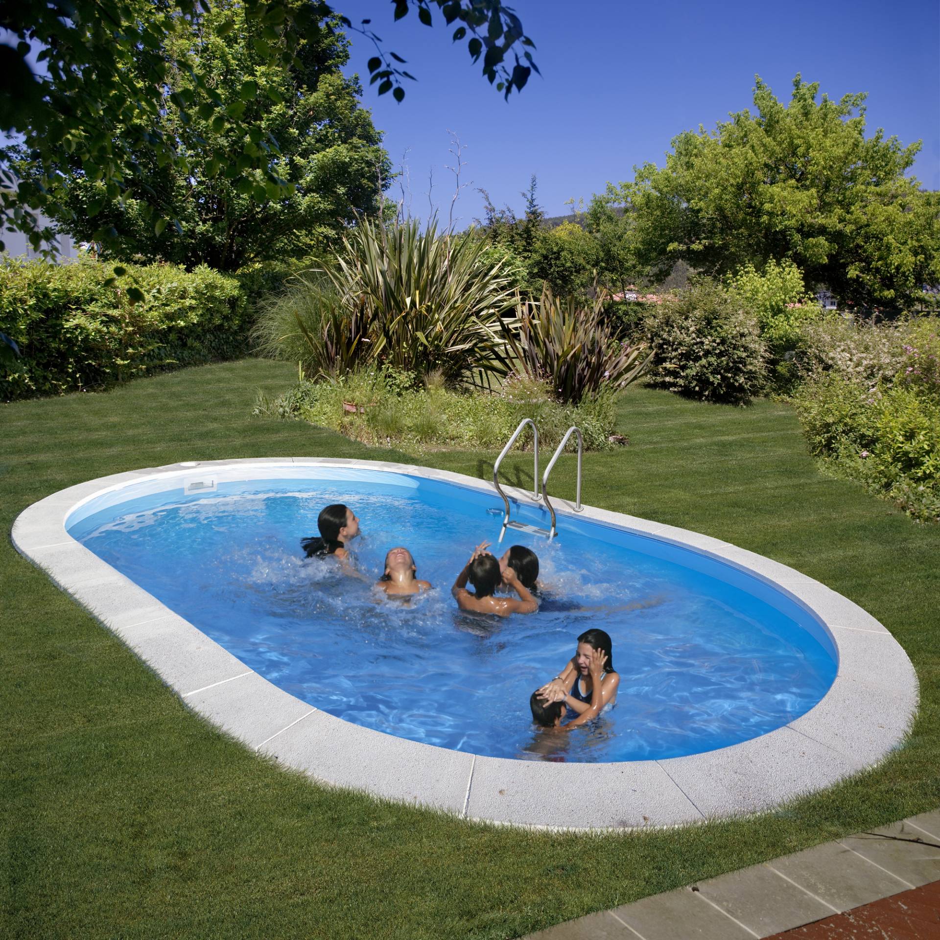 GRE Stahlwandpool-Set 'Madagascar' 800 x 400 x 150 cm mit Trittleiter und Sandfilteranlage GRE Stahlwandpool-Set 'Madagascar' 800 x 400 x 150 cm mit Trittleiter und Sandfilteranlage von GRE
