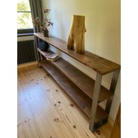 Rustikales Bücherregal Konsole Handgemacht Aus 300 Jahre Altem Recyceltem Verbranntem Holz von GROODS