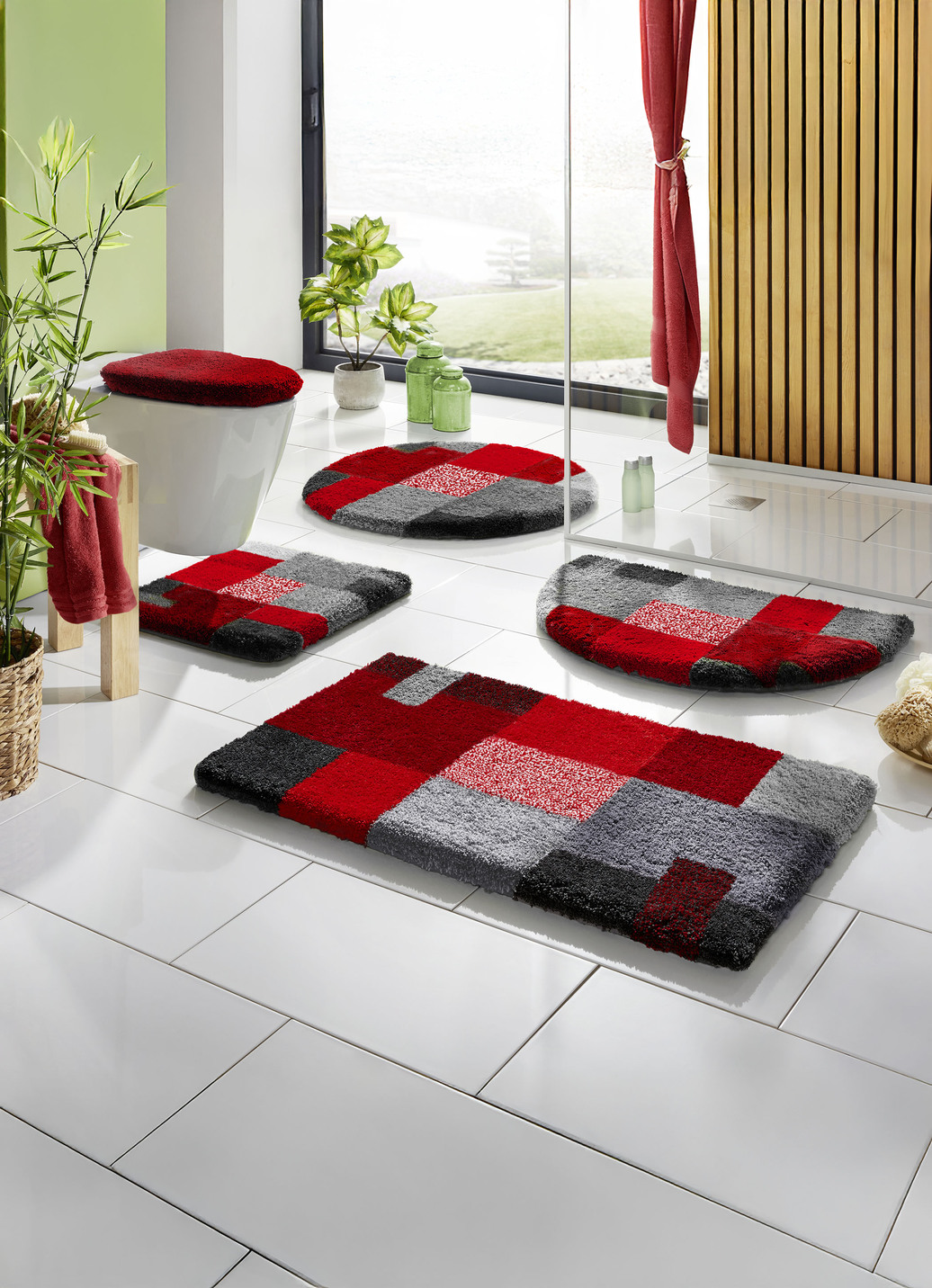 Badgarnitur in Supersoft-Qualität, Größe 108 (Stand-WC-Vorleger, 50x 50 cm), Grau-Rot von GRUND