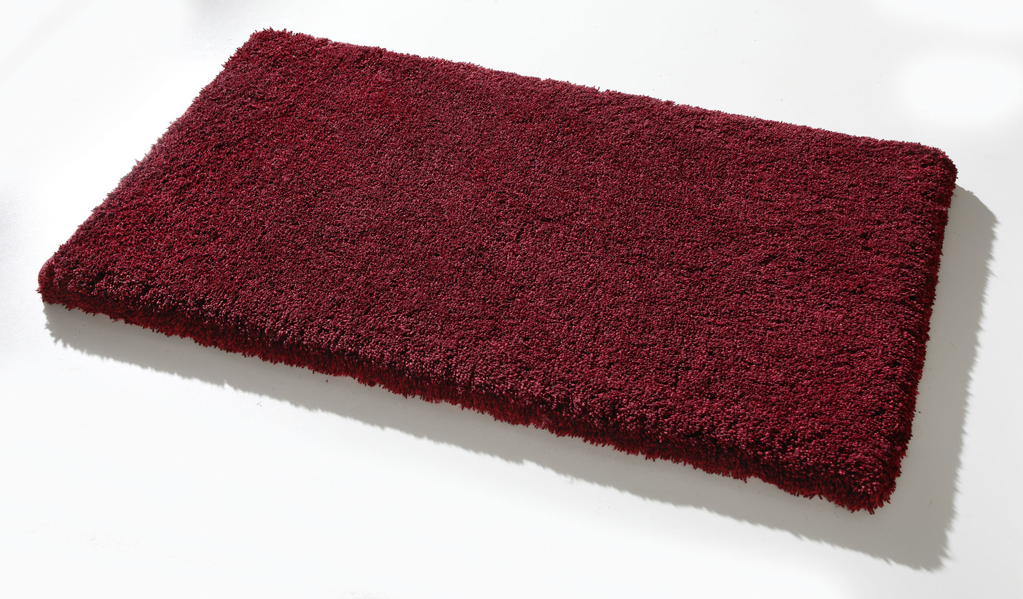 Weiche Badgarnitur aus dem Hause Grund, Größe 101 (Teppich, 50/ 80 cm), Rot von GRUND