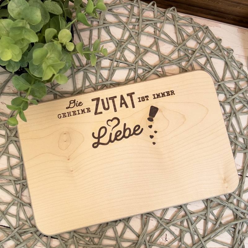 Holzbrettchen »Die geheime Zutat ist immer Liebe« von GRUSS&CO