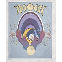 Hexen Mondphasen Decke, Hexige Hände Mit Kristallen Und Regenbogendecke, Fleece Decke von GSFabricArts