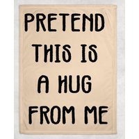 Pretend This Is A Hug From Me - Ferngeschenk College Student Freund Freundin Mann Frau Fleece Decke von GSFabricArts