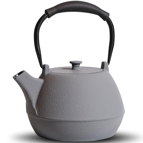 Gusseisen Teekanne, 1100 ml Teekessel, herdgeeignet mit Teesieb für Tee und Kaffee, handgefertigte japanische Teekanne im klassischen minimalistischen Stil von GUANGHEIRON
